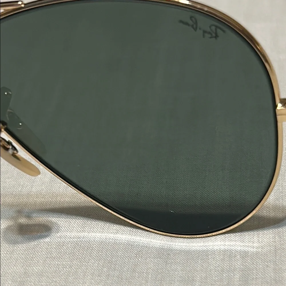 NWOT. Ray-Ban Gold Frame Sunglasses with Dark Lenses - Picture 6 of 8